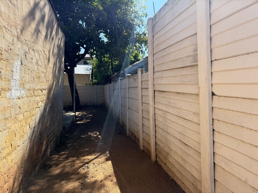 To Let 1 Bedroom Property for Rent in Oos Einde North West